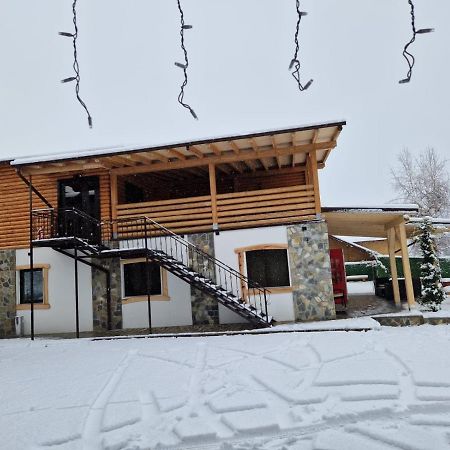 Casa De Vacanta Clara Maria คอมาร์นิค ภายนอก รูปภาพ
