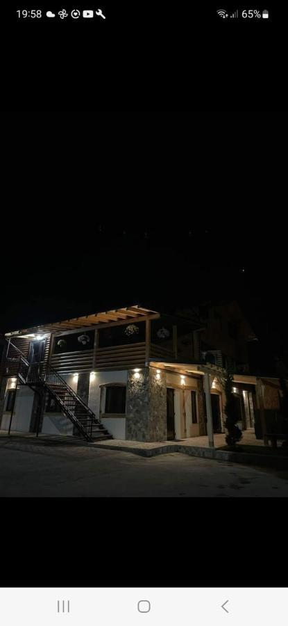 Casa De Vacanta Clara Maria คอมาร์นิค ภายนอก รูปภาพ