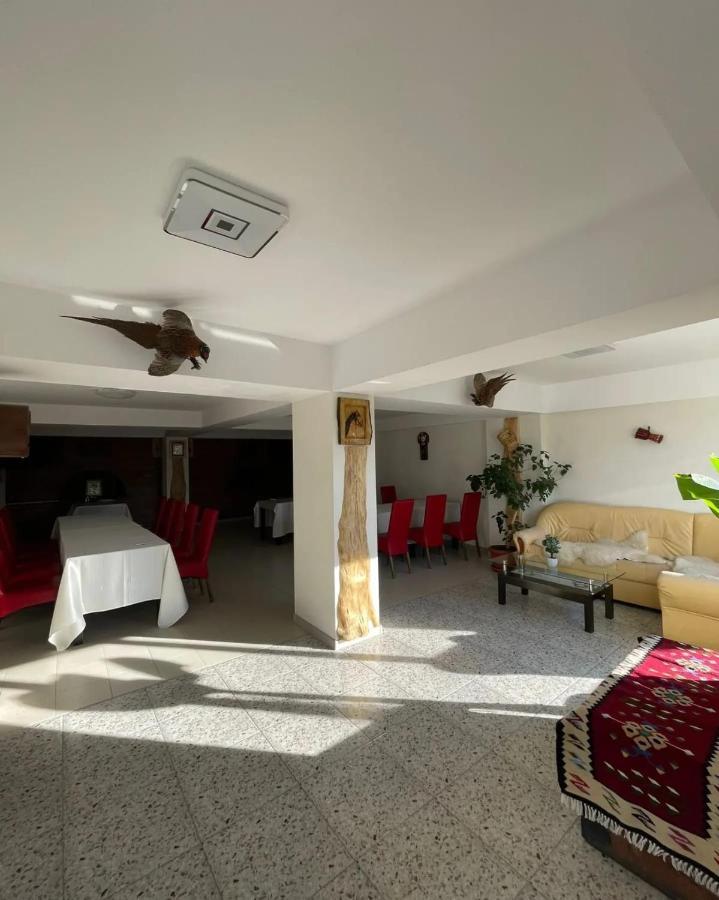Casa De Vacanta Clara Maria คอมาร์นิค ภายนอก รูปภาพ