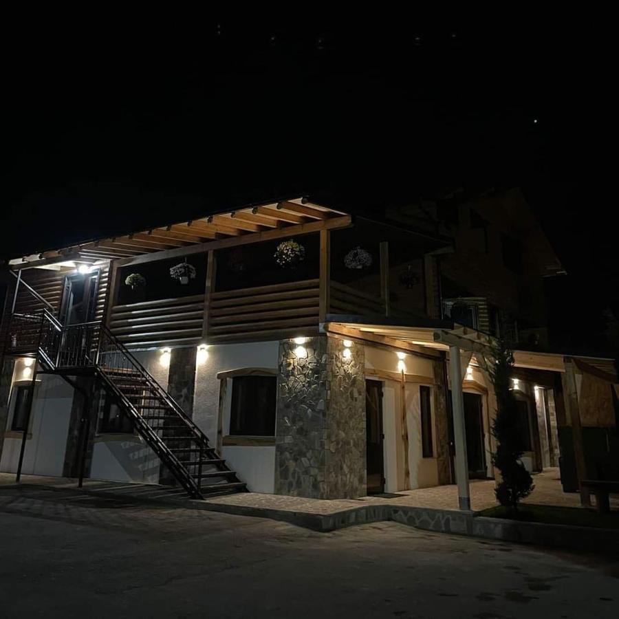 Casa De Vacanta Clara Maria คอมาร์นิค ภายนอก รูปภาพ